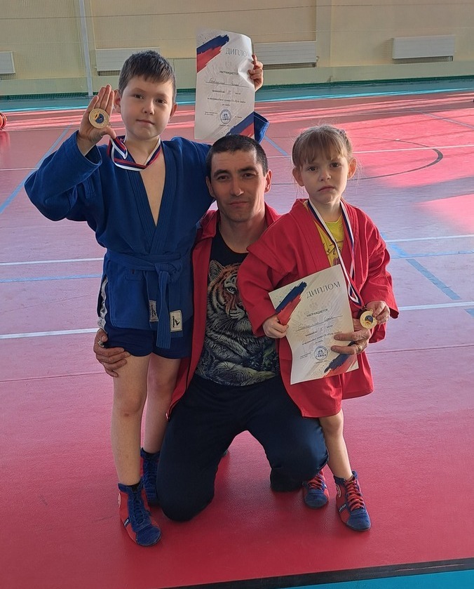 Спортивный Клуб Самбо Снегири Рождествено ЖК Новоснегиревский Истра Бикмуллин Дим Рашидович/София Бикмуллина/Роман Бикмуллин / СКС-Снегири